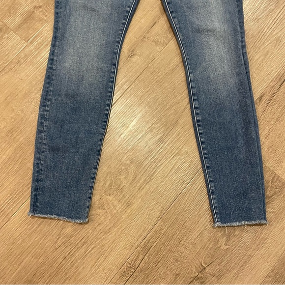 MOTHER High-waisted Looker Ankle Fray jeans in Big Sky (faded blue) - Picture 6 of 13